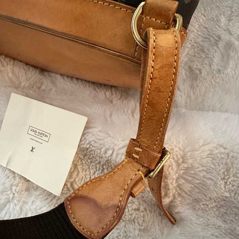 Louis Vuitton - Picture 5 of 16
